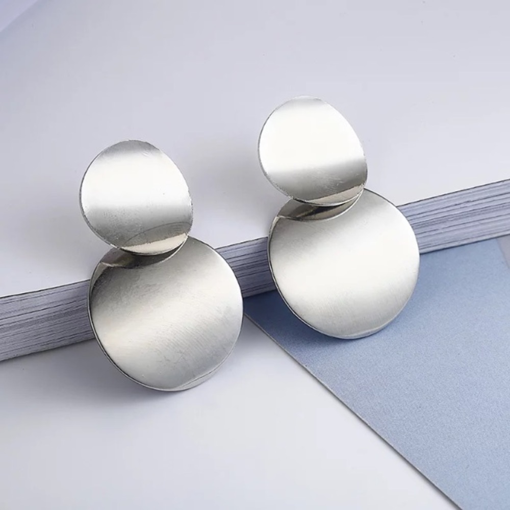 2/$20 Silver tone wavy disc earrings - Picture 4 of 5